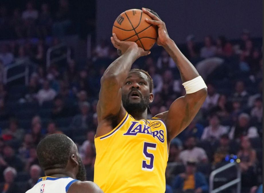 Quel contraste ! Ayton a réalisé 10 tirs sur 11 et a marqué 20+16, Smart a réalisé 1 tir sur 10 de l'extérieur.