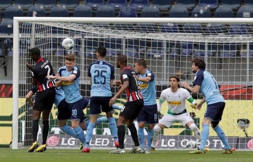 E. Francfort contre B. Grabbach