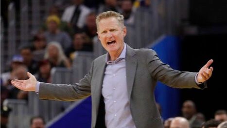 Les Warriors étaient en retard pour revenir de la mi-temps aujourd'hui et ont été sifflés pour une violation technique de l'équipe.