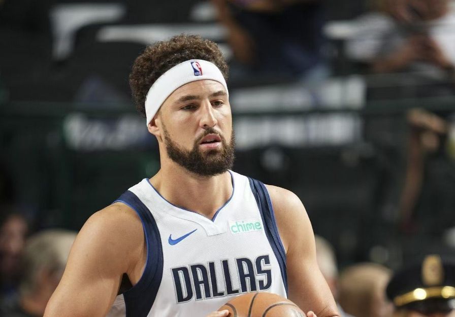 Gangster du banc Lone Ranger! Russell et Klay ont marqué 23 points et 5 rebonds à la mi-temps à 9 sur 18.