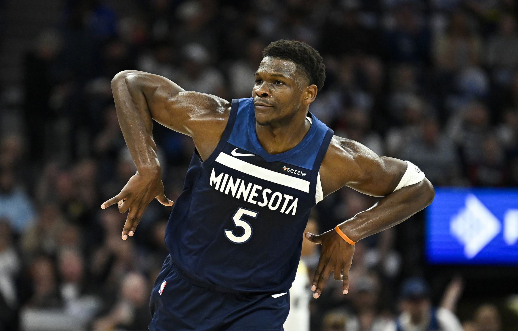 Edwards a marqué 17 points au troisième quart, menant les Timberwolves à poursuivre la victoire.